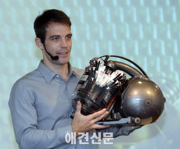 새로운 다이슨 시네틱™ 싸이클론 기술로 또 한 번 앞서가다!