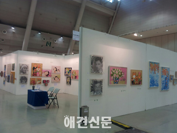 팝아티스트 한상윤 이번에도 유기견들을 위한 자선 전시에  참여,,