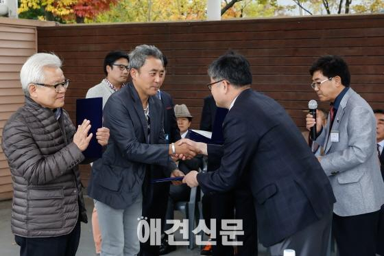 경영인·연예인이 함께한 유기동물 돕기 바자회, 성황리 개최