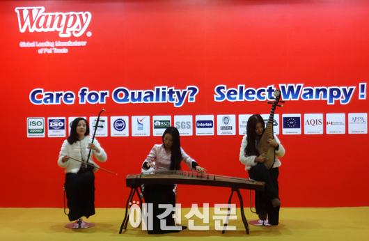[포토]중국 최대 사료업체 완피,중국 국제 애완용품 박람회 현장