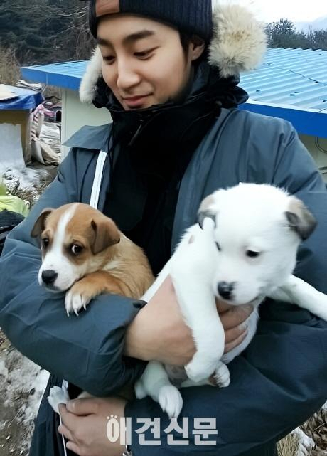 애신동산에 '로이킴 견사' 완공