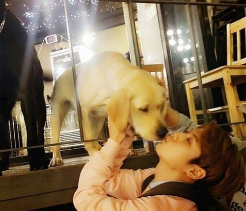 비투비 이민혁, 강아지와 깜찍 뽀뽀샷 "큰 멍뭉이 츄"