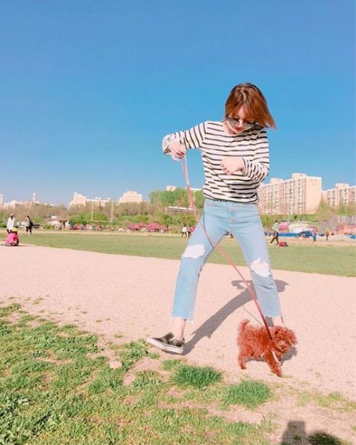 EXID 혜린, 반려견 꼬물이와 신나는 봄소풍 "씐나"