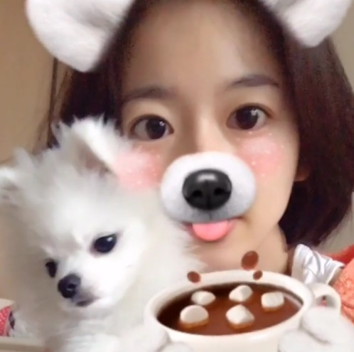 이시아 반려견과 핫초코 한 잔