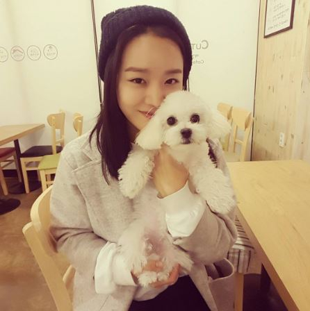 신혜선, 귀염둥이 강아지와 다정다감 '찰칵'