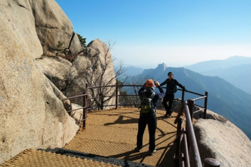 설악산국립공원 , 동해바다 일출 감상할 수 있는 '울산바위 해돋이 전망대' 완공