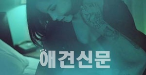 지영씨 민효린, 아찔한 노출패션 엿보니?...뮤비 속 도발적인 매력 돋는