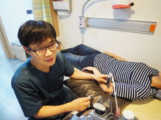 중년 여성의 팔꿈치통증 주범. 테니스엘보