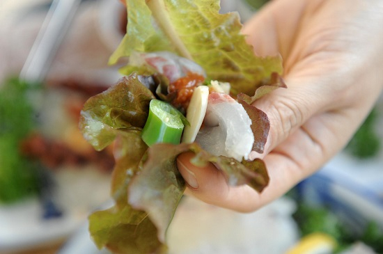 여수 맛집 '원조대교회센터', 제철맛이 새조개 샤브샤브 선보여