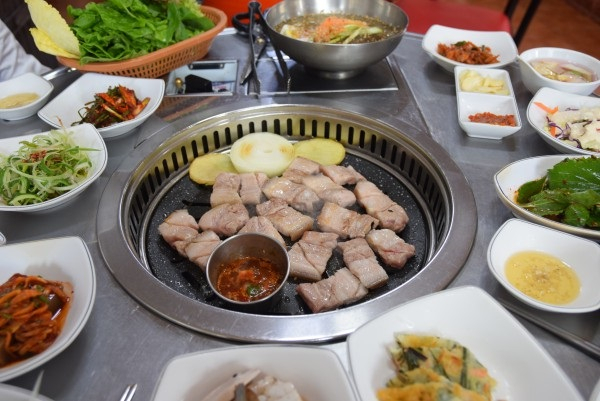 제주 애월 흑돼지 맛집 '백번가든', 각종 채소 직접 재배