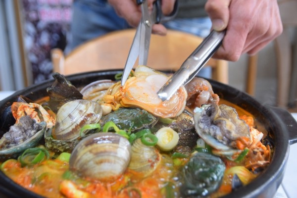 제주 한림해물탕 맛집 '제주웅담', 제철 맞은 해물 사용