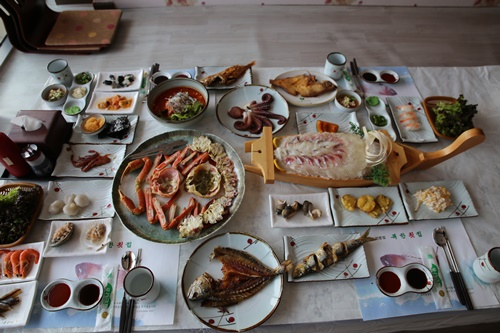 대게를 먹으면 회를 서비스로 받게 되는 속초 횟집, 북한횟집