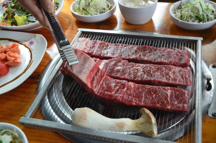 포천이동갈비맛집 '바위섬가든', 풍미 가득한 생갈비와 슈퍼푸드 이용한 밑반찬 제공