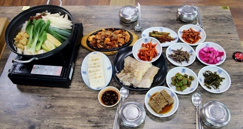 가평아침고요수목원근처맛집 '옛골', 고풍스러운 공간과 편안한 분위기 속에서 식사 가능해