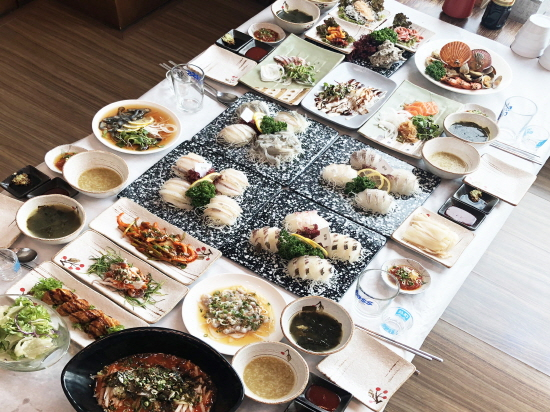 부산 광안리 맛집 '지우횟집', 합리적 가격의 코스요리와 점심특선 제공