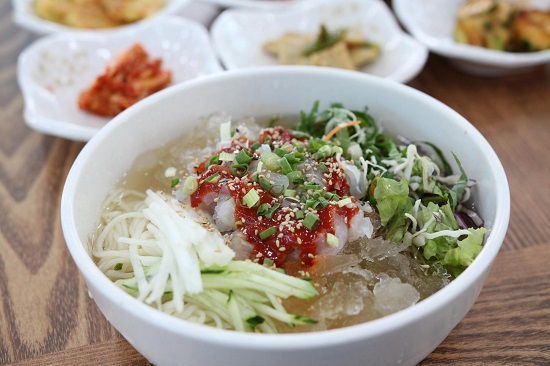 통영 루지 맛집 스릴있게 즐긴 후 맛보는 '통영 회국수'