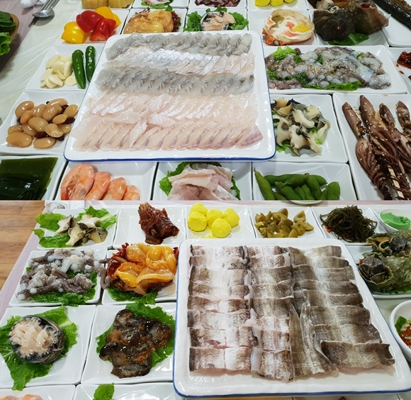 제철 별미 '하모 샤브샤브'로 입맛 돋운다...여수 맛집 '돌산용궁횟집'