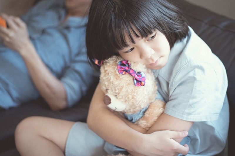 떼쓰고 소리 지르는 아이, 부모의 관심이 필요하기 때문