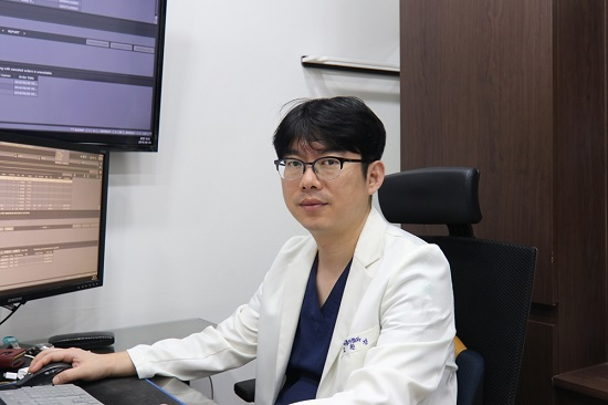 점차 거동이 힘들어지는 관절운동, 퇴행성 무릎관절염 조기치료 중요해