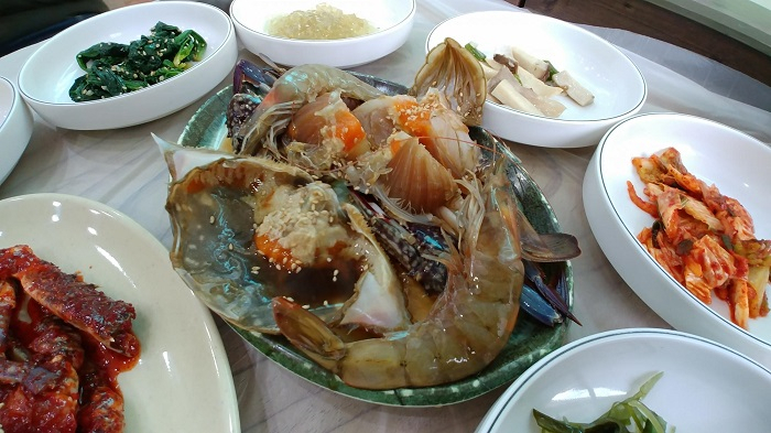 현지인도 방문하는 게국지의 원조, 안면도 맛집 '시골밥상'
