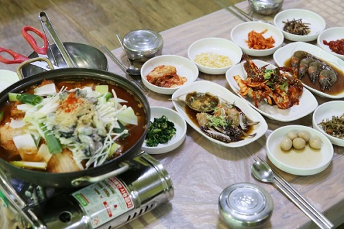 안면도 게국지 맛집 '꽃지꽃게집' 시원하고 얼큰한 게국지 선보여