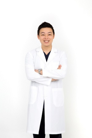 무턱대고 압출한 여드름, 흉터로 발전된다.
