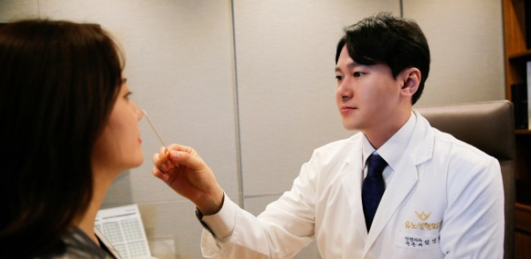 구축 코, 짧은 코, 휜 코 등 부작용으로 인한 코재수술, 전문의에게 충분한 상담 받아야