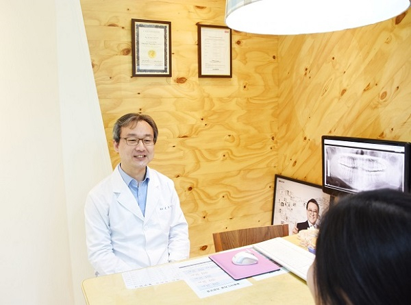 임플란트 장점 많아...치아 상실 후에는 바로 치과 상담 받아야