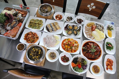 통영맛집 '통영미가', 싱싱하고 다양한 굴요리 선보여