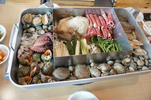강화도여행은 동막해수욕장 방문 후 강화도 맛집인 강화댁서 용궁철판으로 시작