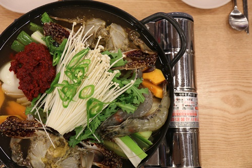 태안여행코스, 안면도 꽃지해수욕장 맛집 '안면가' 꼬막비빔밥 선보여