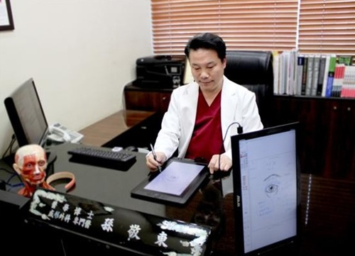 눈성형 실패로 고통 받고 있다면 눈재수술 고려해야