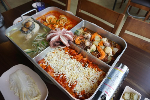 춘천 닭갈비 맛집 '닭대감 이야기', 푸짐한 닭갈비 요리 등 다양한 메뉴 선보여