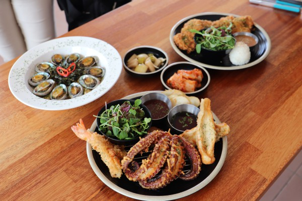 이색적인 제주도 애월 맛집, '오르다키친' 세련된 분위기 제공
