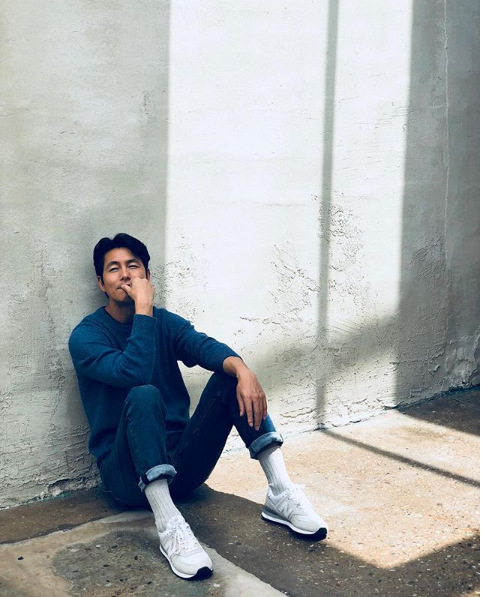 [스타☆톡] 인랑에 출연한 배우 정우성, 인스타그램 사진 '느낌 있네'