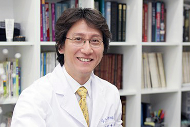 볼륨감 없는 밋밋한 얼굴형이 고민이라면 앞광대확대수술로 입체감 완성