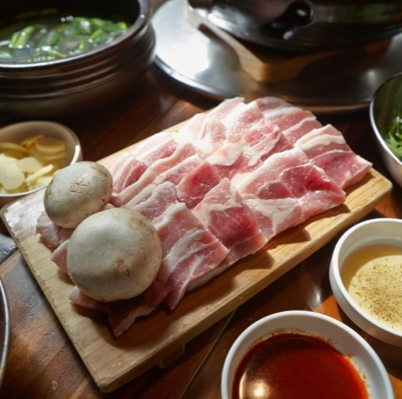 2TV 생생정보 소개 강남역 맛집 '봉우화로', 여름철 외식 메뉴 '이베리코 흑돼지' 제안