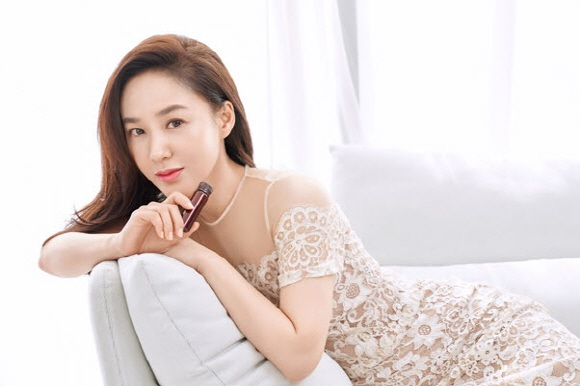 볼륨감 넘치는 동안 피부, 배우 박주미가 추천하는 피부탄력 비결