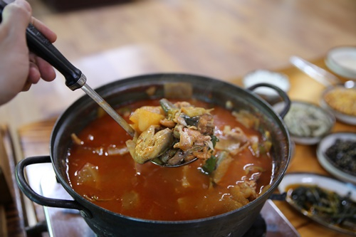 아산 맛집 '쌍둥이네 매운탕', 여름철 보양식으로 자리잡아