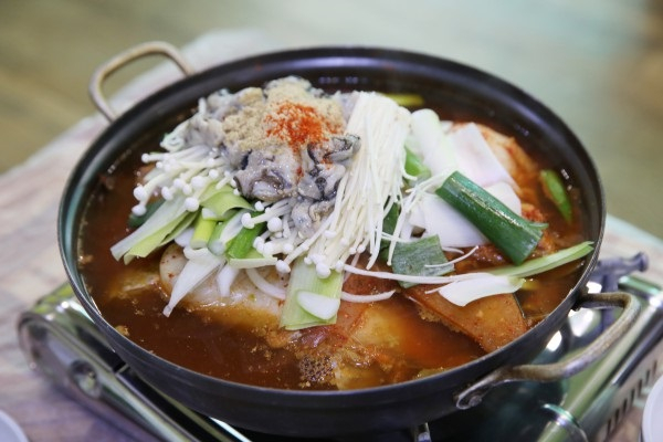 여름철 입맛 살리는 안면도 맛집의 게국지
