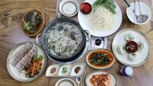 휴가철 찾아 가볼만한 안면도 맛집 '딴뚝칼국수'