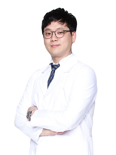 치아교정 심미적인 문제로 걱정이라면, 티 나지 않는 교정 '클리피씨'로