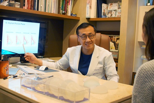 가슴확대수술, 나에게 적합한 가슴 보형물은?
