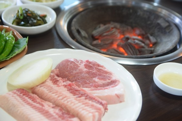 청명한 중문 흑돼지 맛집 '제주 중문 흑돼지', 여름철 추천 별미 선보여