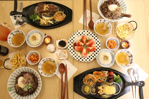 홍대맛집 '히네꼬'에서 최고등급 냉장 스테이크를 푸짐하게 맛볼 수 있어