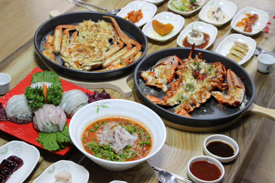 속초 식도락 여행 시 가볼만한곳, 대게 맛집 동명항 '왱왱대게찜'