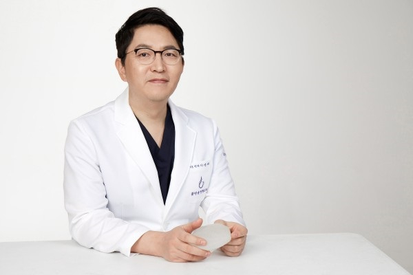 가슴성형. 모티바, 벨라젤 등 개인의 가슴상태에 맞는 보형물을 선택하는 것이 중요