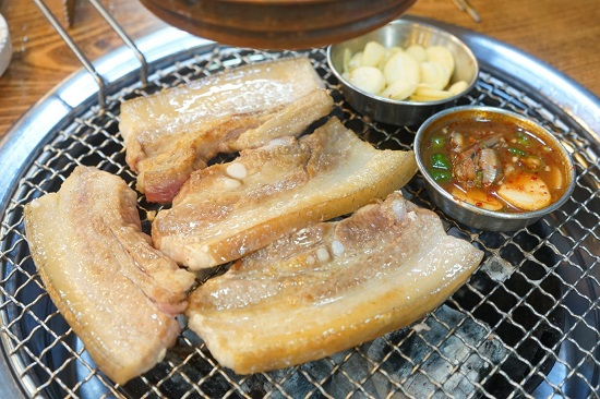 흑돼지를 반값에 먹을 수 있는 협재해수욕장 인근 제주 애월 맛집, 가성비 높은 '한라축산정육식당'