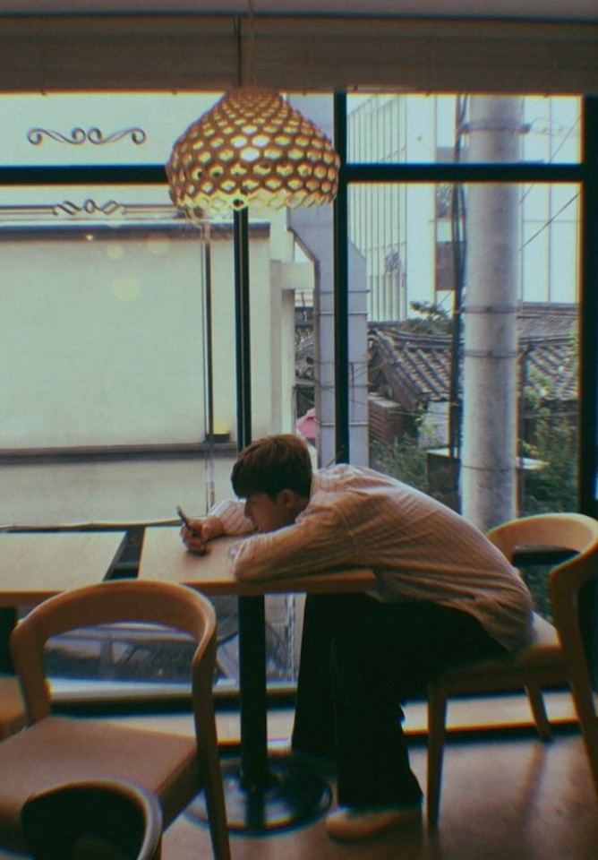 [스타☆톡] '김비서가 왜그럴까' 박서준, 혼자 덩그러니..'느낌있는 남친짤'