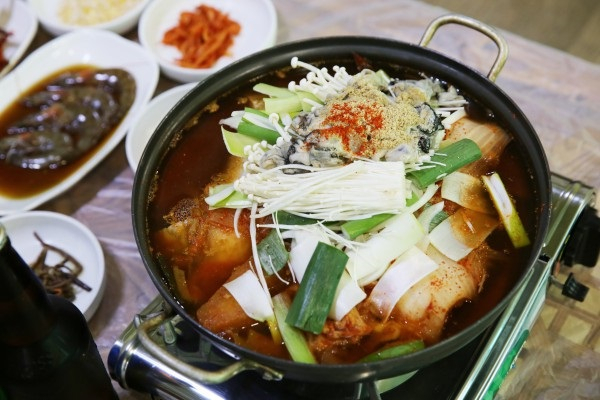 안면도 게국지 맛집 '꽃지꽃게집', 남녀노소 입맛 사로잡아
